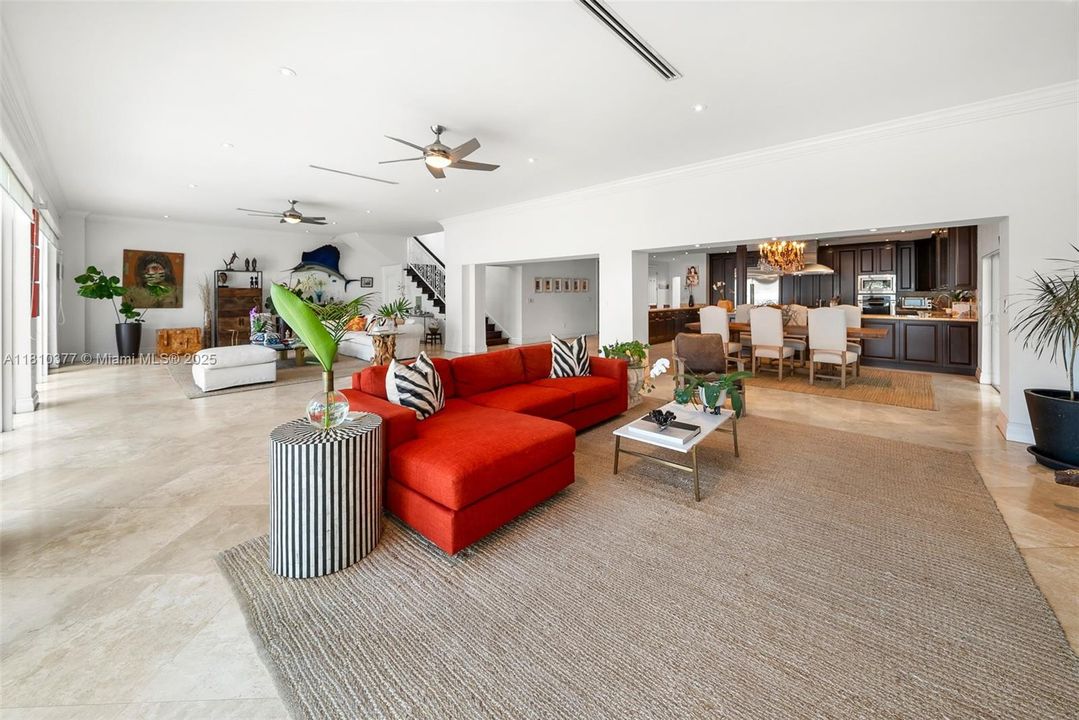 Active With Contract: $6,100,000 (4 beds, 3 baths, 4502 Square Feet)