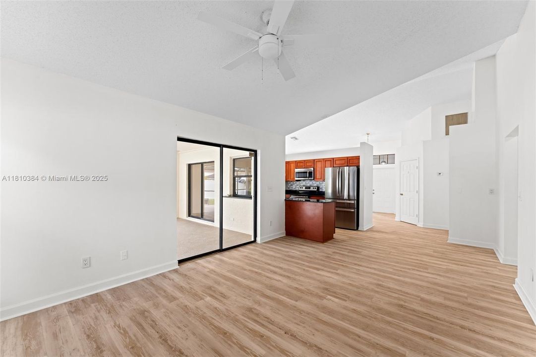 最近租的: $3,100 (3 贝兹, 2 浴室, 1662 平方英尺)