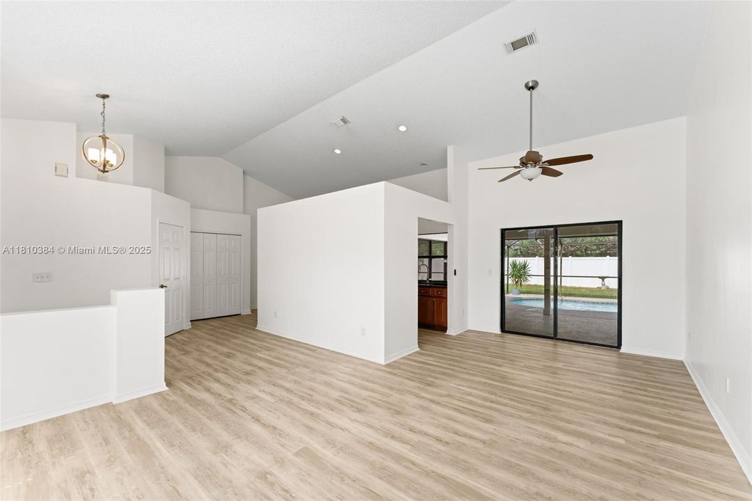 最近租的: $3,100 (3 贝兹, 2 浴室, 1662 平方英尺)