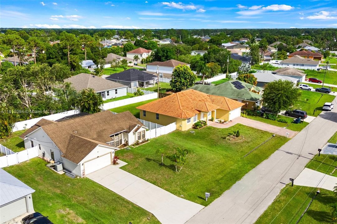 最近租的: $3,100 (3 贝兹, 2 浴室, 1662 平方英尺)