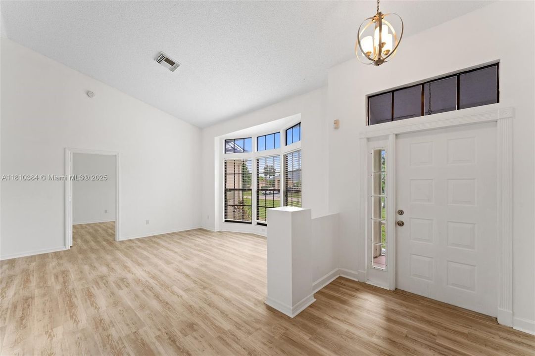 最近租的: $3,100 (3 贝兹, 2 浴室, 1662 平方英尺)