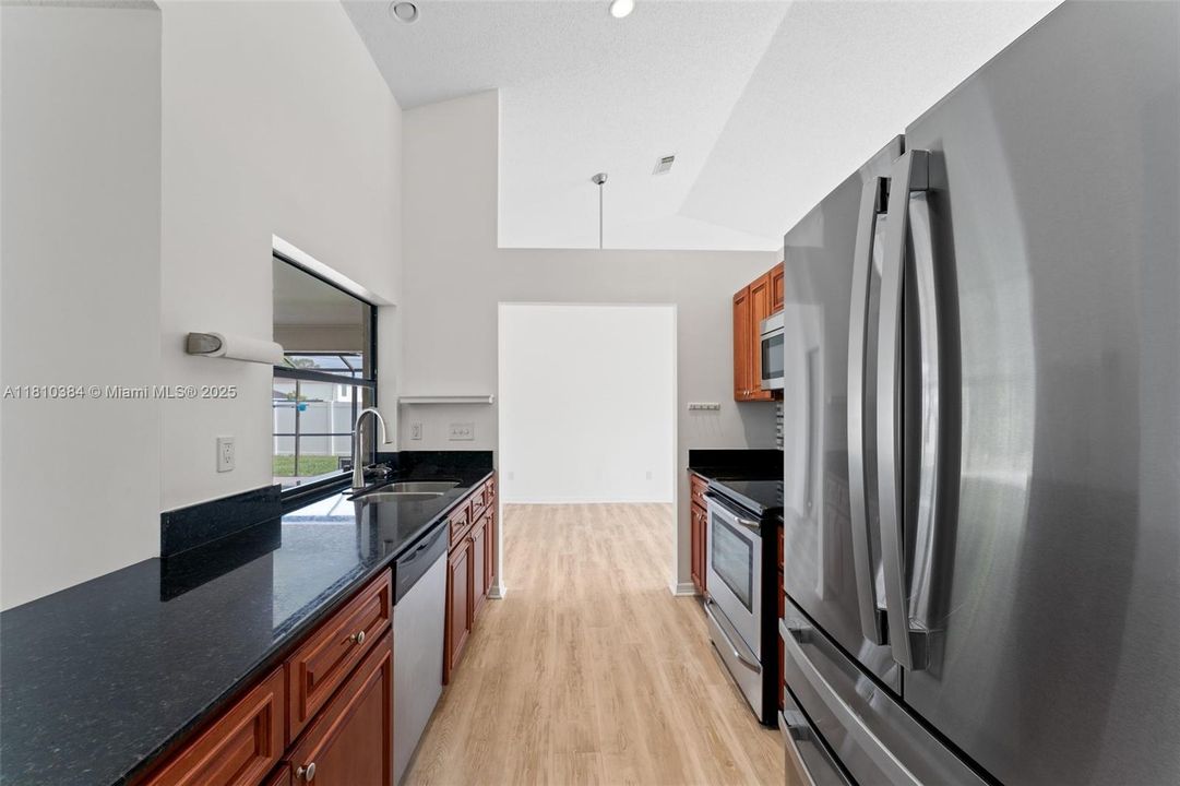 最近租的: $3,100 (3 贝兹, 2 浴室, 1662 平方英尺)