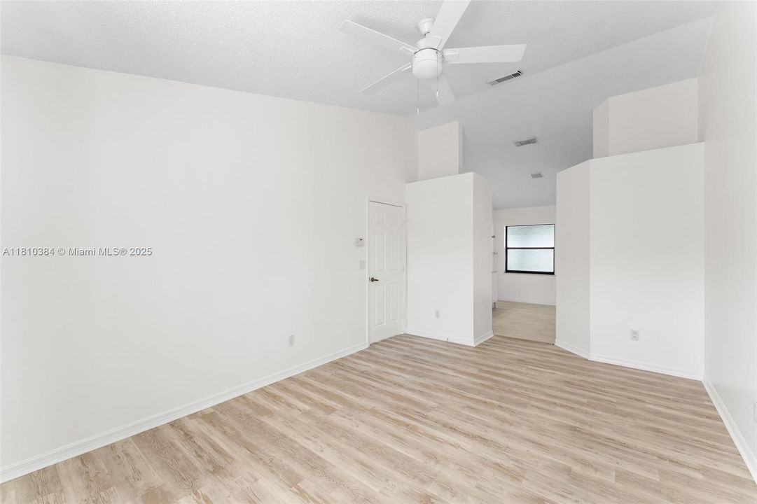 最近租的: $3,100 (3 贝兹, 2 浴室, 1662 平方英尺)