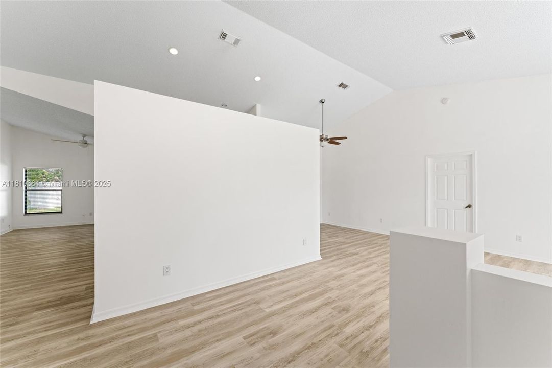 最近租的: $3,100 (3 贝兹, 2 浴室, 1662 平方英尺)