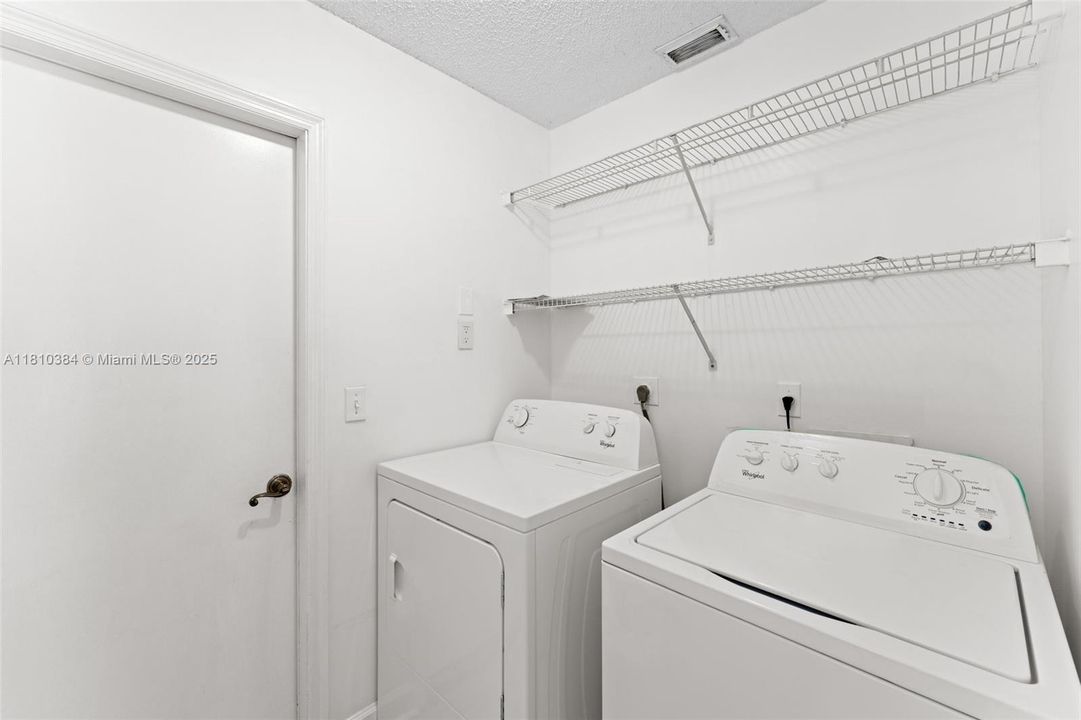 最近租的: $3,100 (3 贝兹, 2 浴室, 1662 平方英尺)