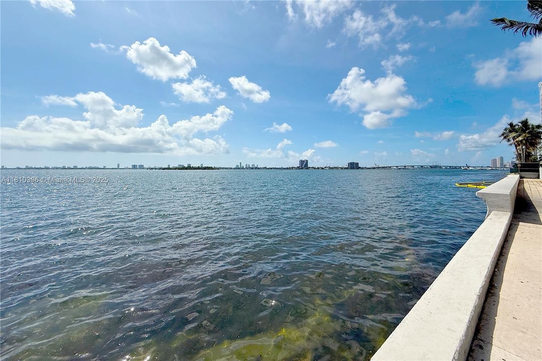 For Sale: $285,000 (1 beds, 1 baths, 728 Square Feet)