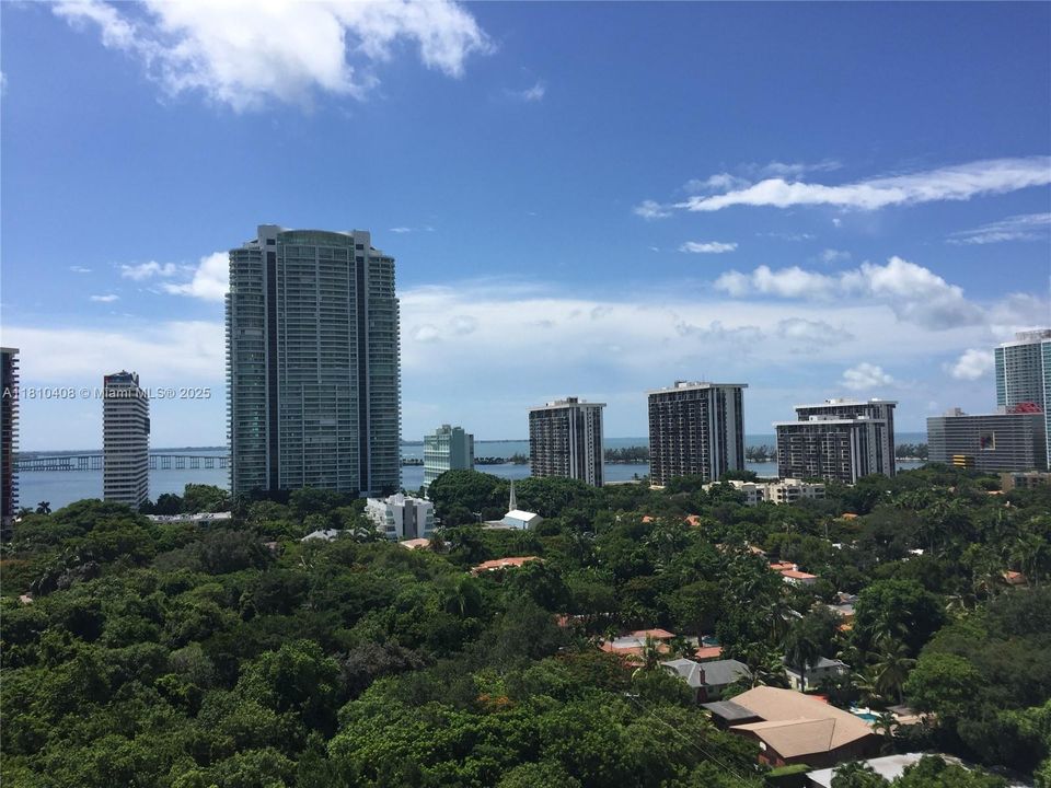 Active With Contract: $405,000 (1 beds, 1 baths, 659 Square Feet)