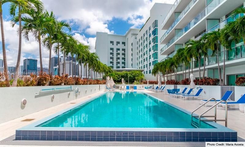 Active With Contract: $405,000 (1 beds, 1 baths, 659 Square Feet)