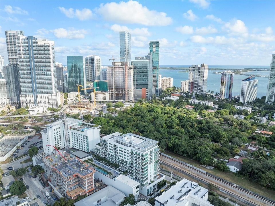 Active With Contract: $405,000 (1 beds, 1 baths, 659 Square Feet)