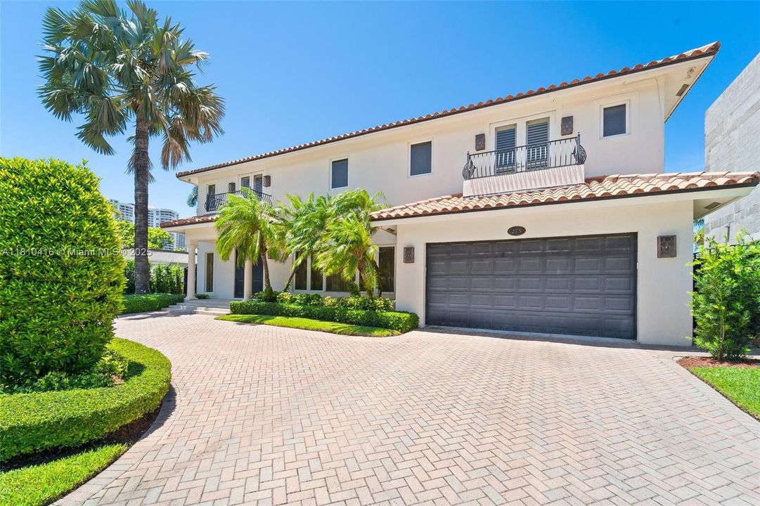 For Sale: $4,370,000 (6 beds, 6 baths, 4167 Square Feet)