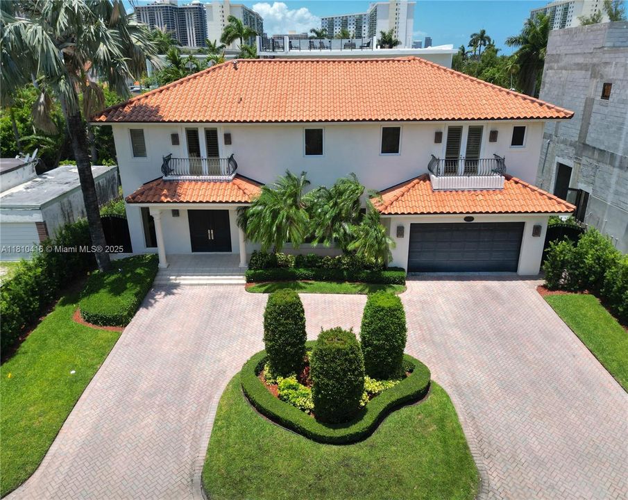 For Sale: $4,370,000 (6 beds, 6 baths, 4167 Square Feet)