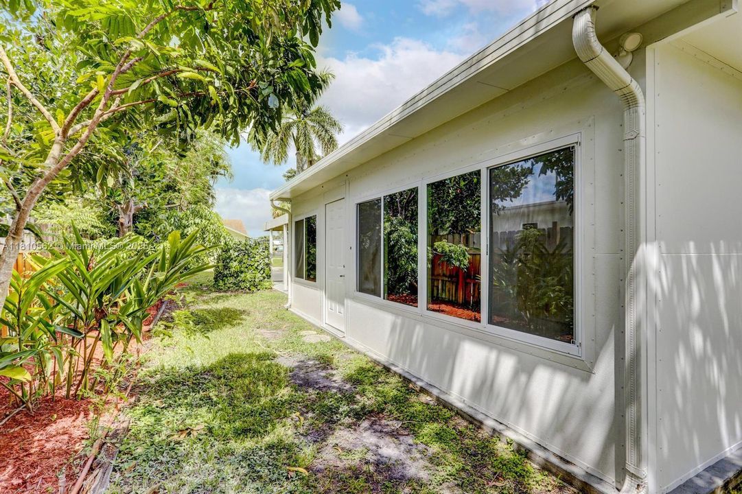 Activo con contrato: $389,000 (3 camas, 2 baños, 832 Pies cuadrados)