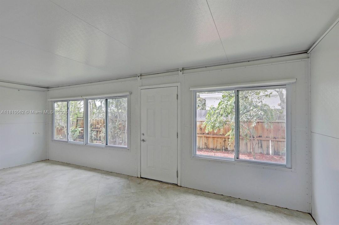 Activo con contrato: $389,000 (3 camas, 2 baños, 832 Pies cuadrados)