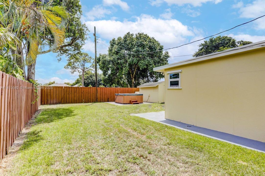 Activo con contrato: $389,000 (3 camas, 2 baños, 832 Pies cuadrados)