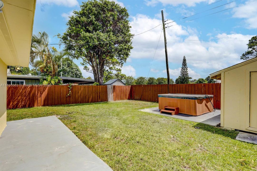 Activo con contrato: $389,000 (3 camas, 2 baños, 832 Pies cuadrados)