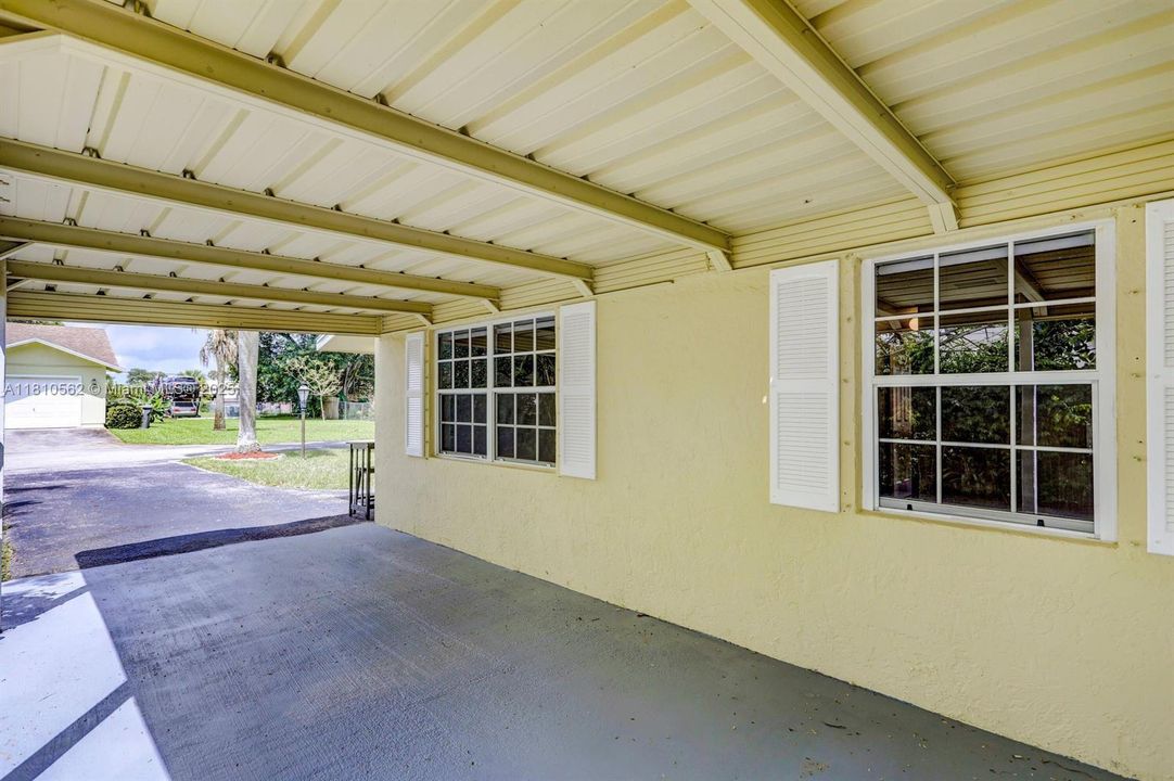 Activo con contrato: $389,000 (3 camas, 2 baños, 832 Pies cuadrados)