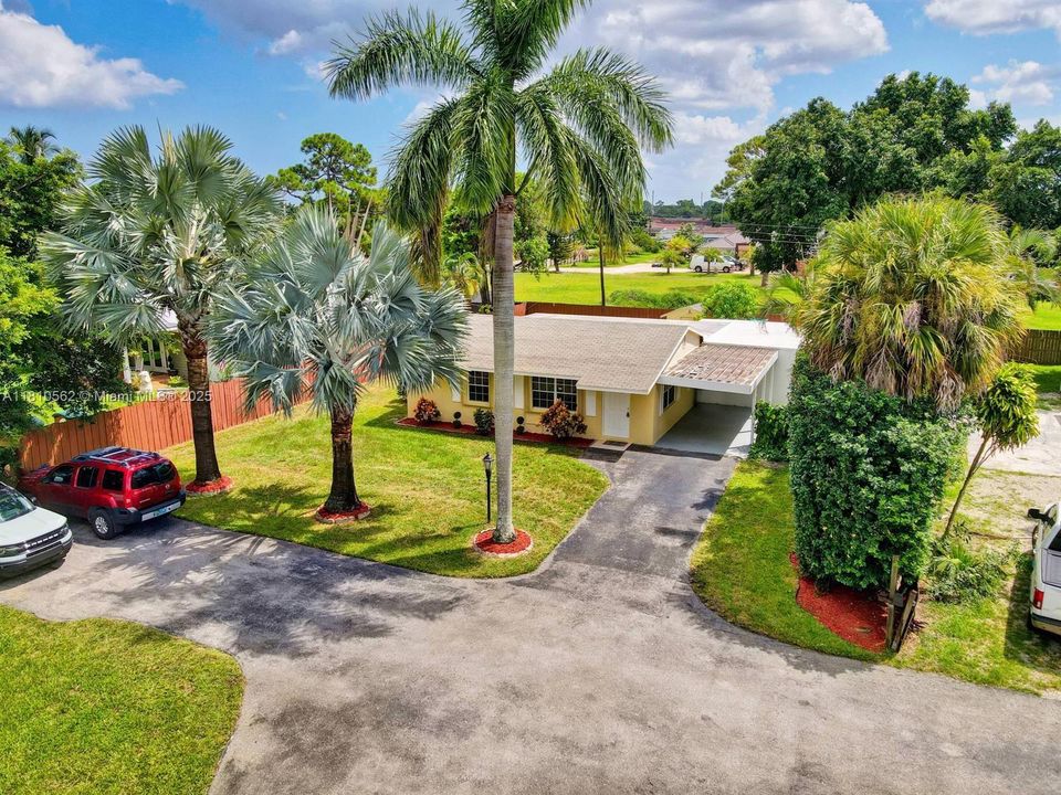 Activo con contrato: $389,000 (3 camas, 2 baños, 832 Pies cuadrados)