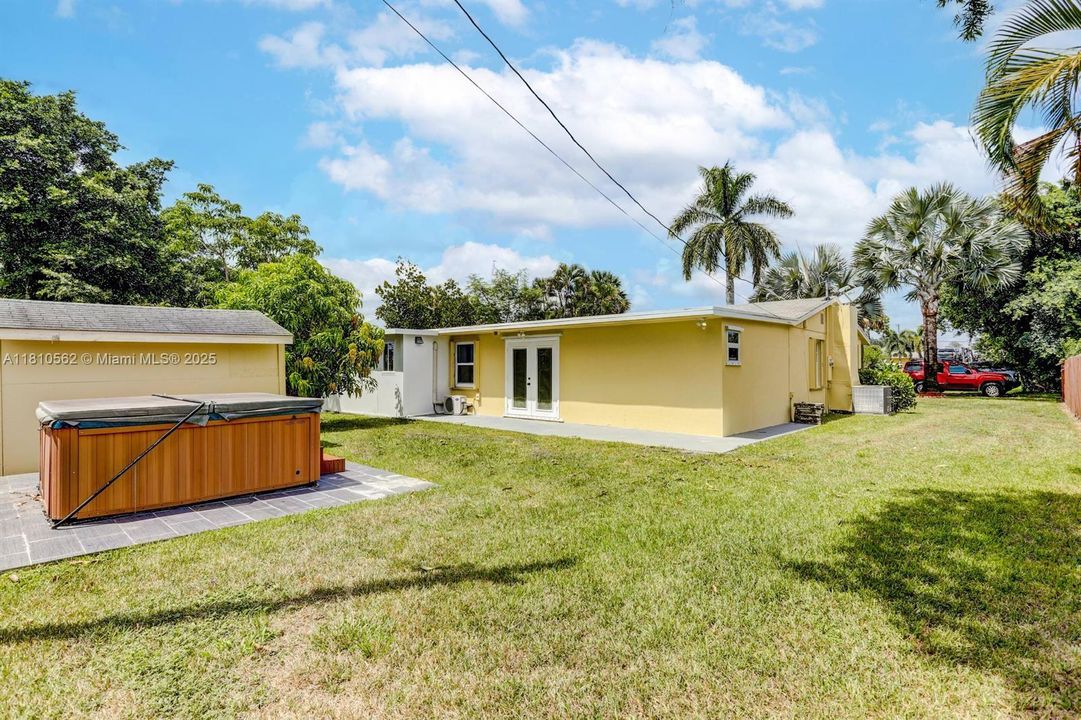 Activo con contrato: $389,000 (3 camas, 2 baños, 832 Pies cuadrados)