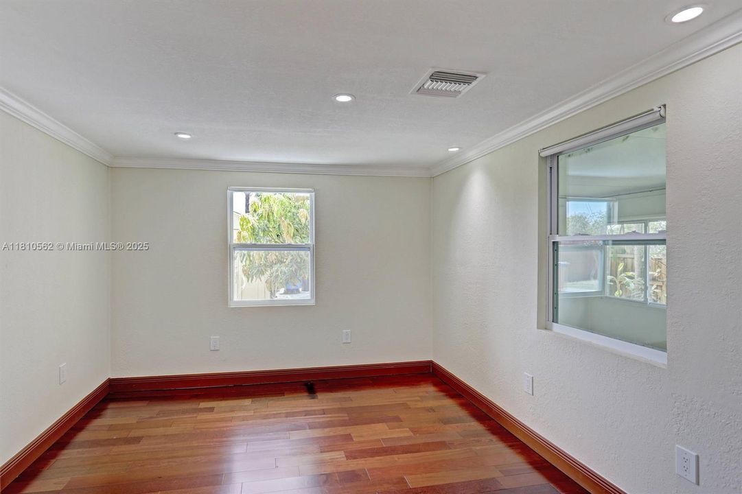 Activo con contrato: $389,000 (3 camas, 2 baños, 832 Pies cuadrados)