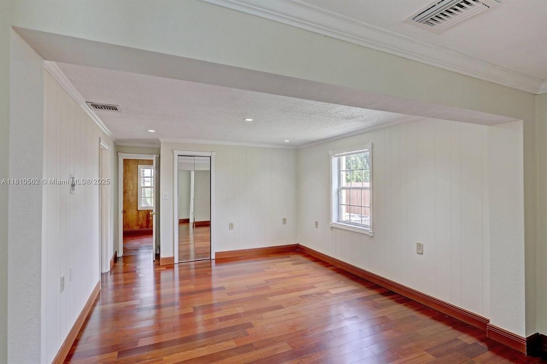 Activo con contrato: $389,000 (3 camas, 2 baños, 832 Pies cuadrados)