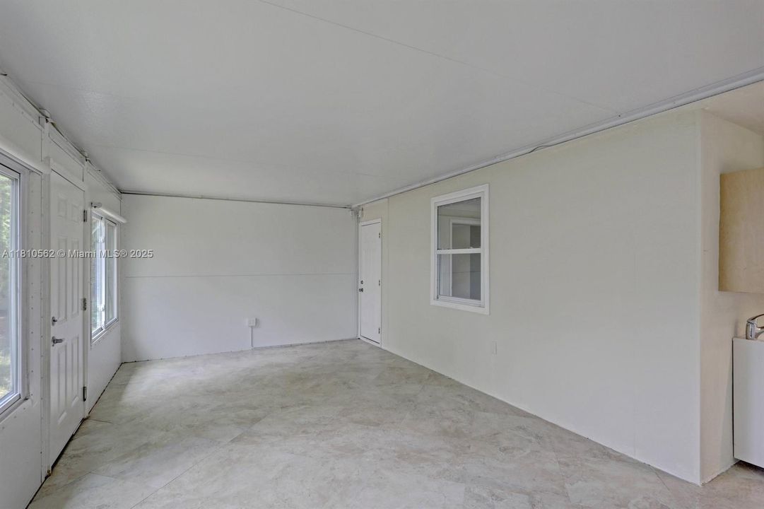 Activo con contrato: $389,000 (3 camas, 2 baños, 832 Pies cuadrados)