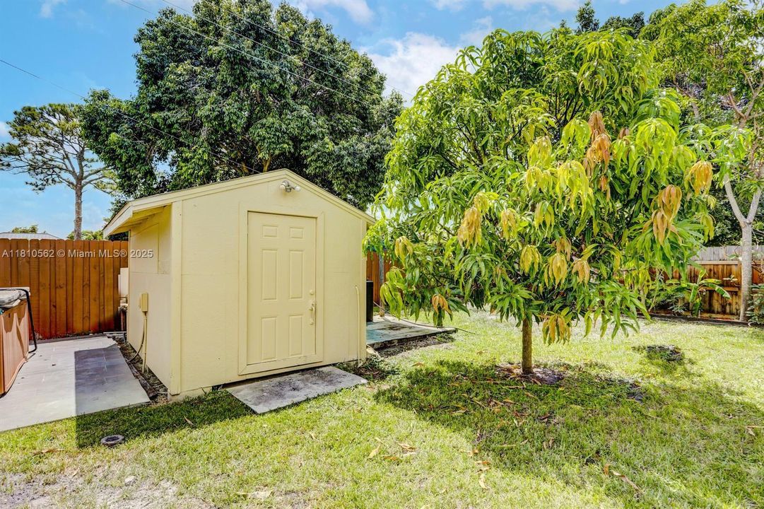 Activo con contrato: $389,000 (3 camas, 2 baños, 832 Pies cuadrados)