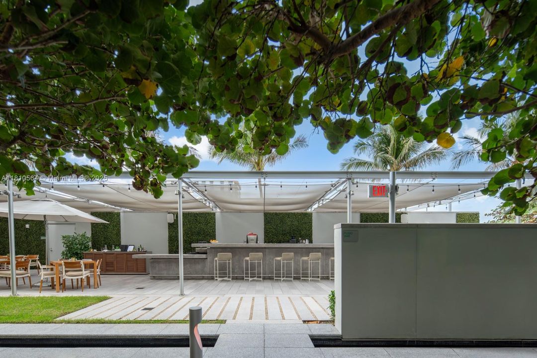 Recently Sold: $4,250,000 (2 beds, 2 baths, 1522 Square Feet)