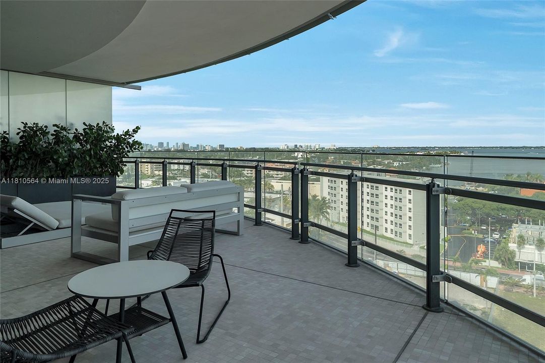 Recently Sold: $4,250,000 (2 beds, 2 baths, 1522 Square Feet)