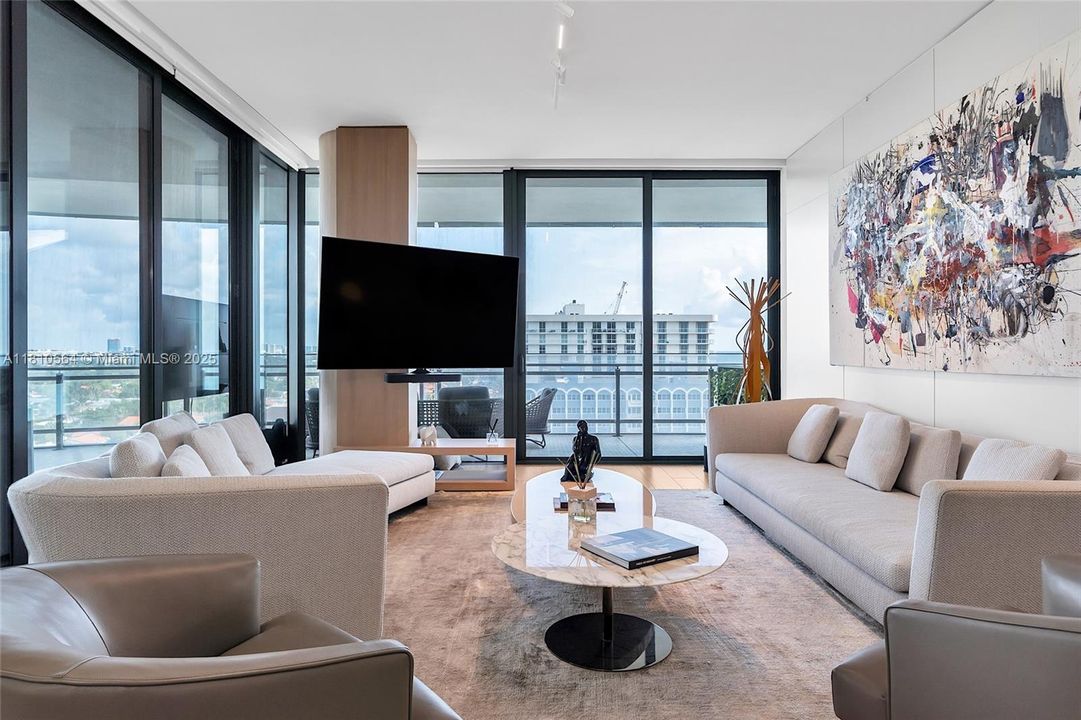 Recently Sold: $4,250,000 (2 beds, 2 baths, 1522 Square Feet)