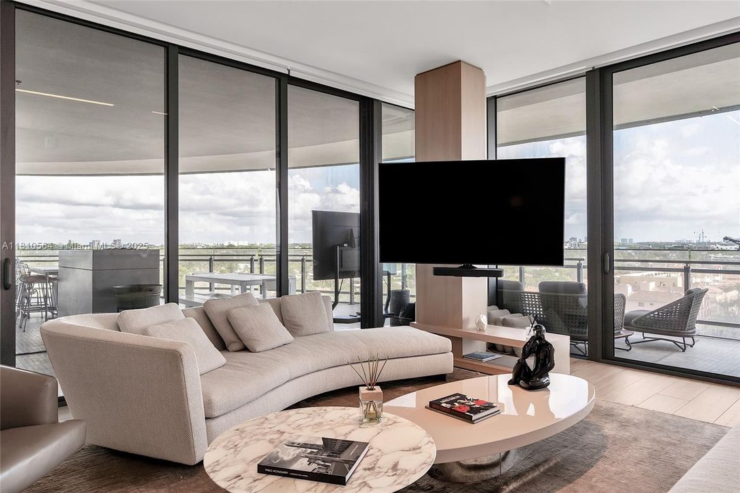 Recently Sold: $4,250,000 (2 beds, 2 baths, 1522 Square Feet)