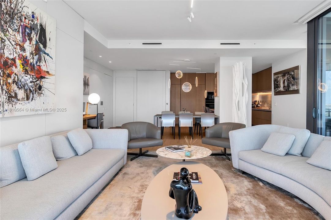 Recently Sold: $4,250,000 (2 beds, 2 baths, 1522 Square Feet)