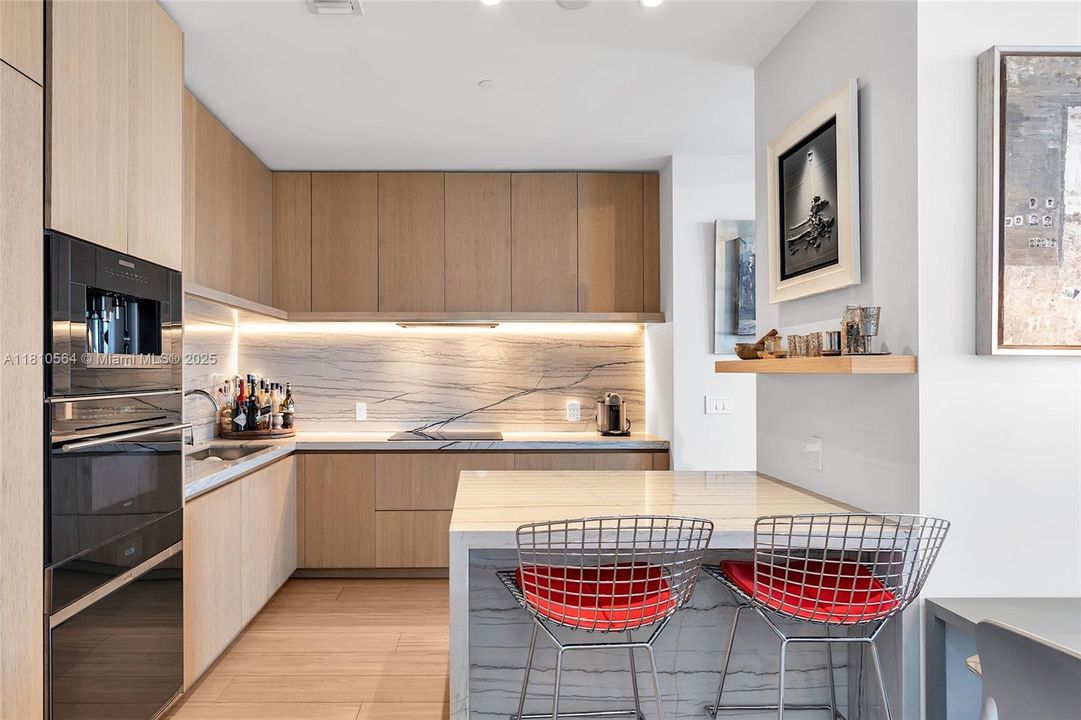 Recently Sold: $4,250,000 (2 beds, 2 baths, 1522 Square Feet)