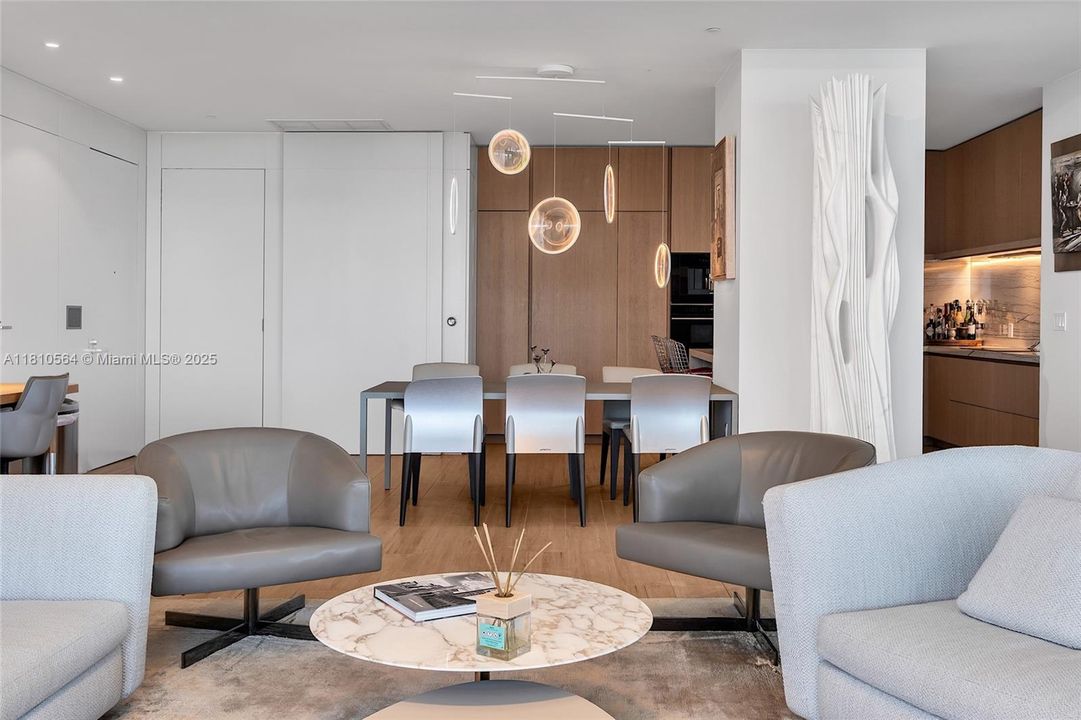 Recently Sold: $4,250,000 (2 beds, 2 baths, 1522 Square Feet)