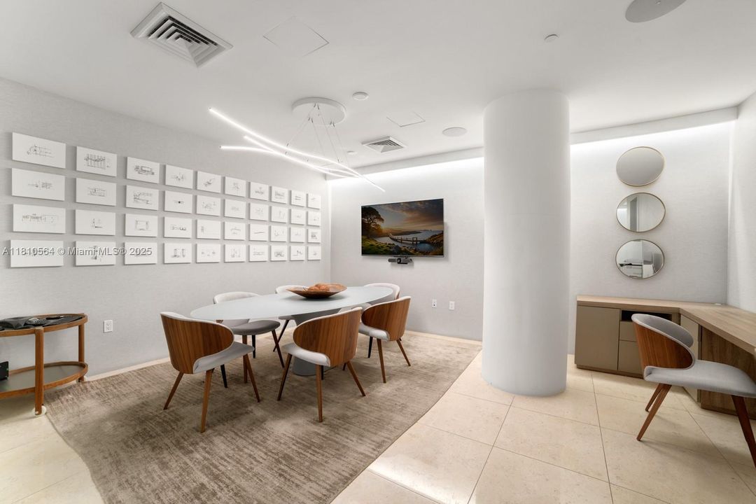 Recently Sold: $4,250,000 (2 beds, 2 baths, 1522 Square Feet)