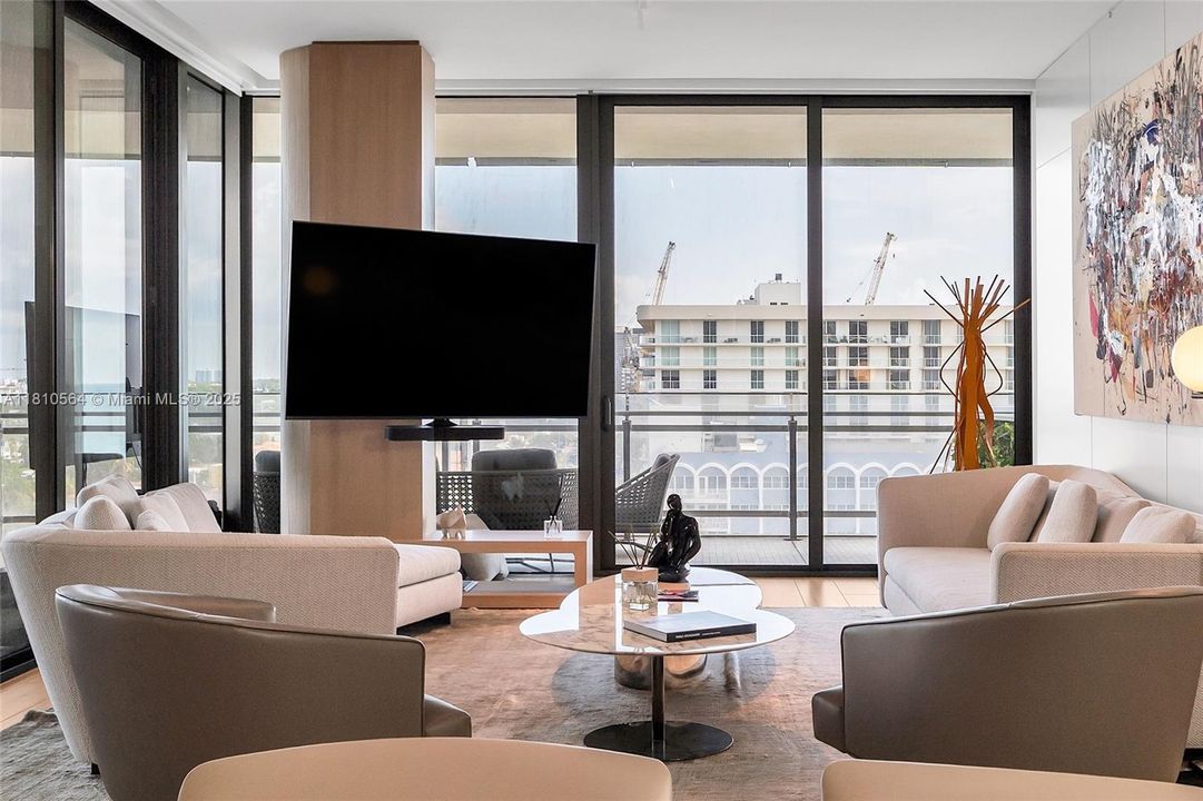 Recently Sold: $4,250,000 (2 beds, 2 baths, 1522 Square Feet)