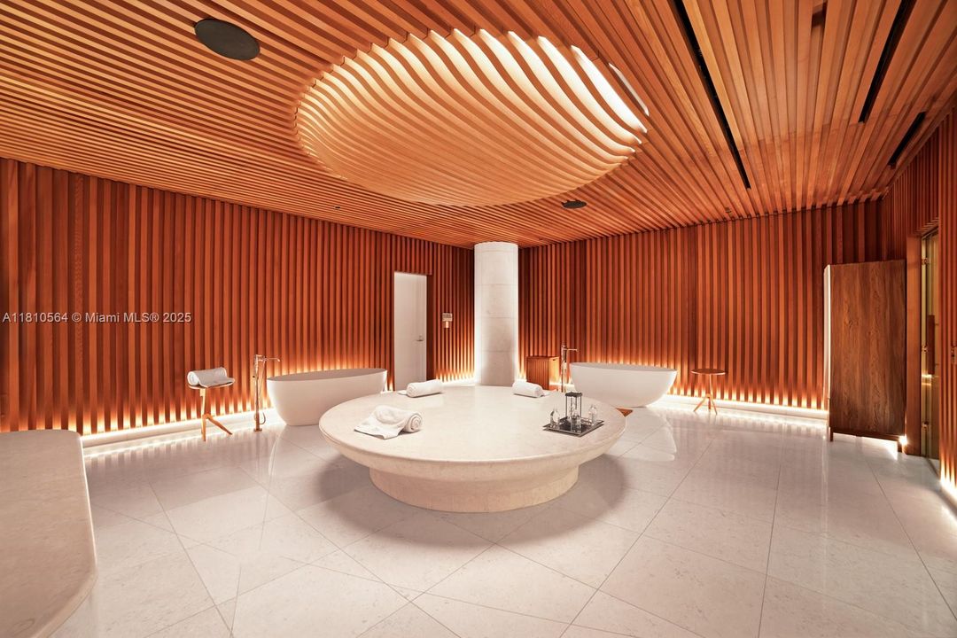 Recently Sold: $4,250,000 (2 beds, 2 baths, 1522 Square Feet)