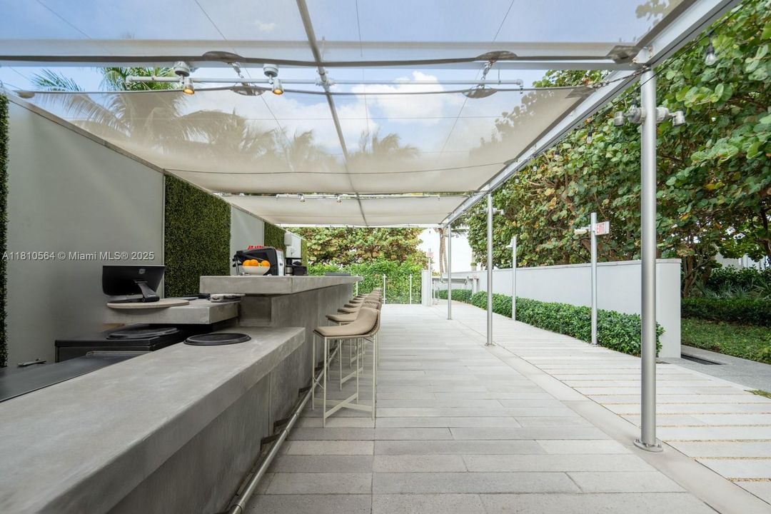 Recently Sold: $4,250,000 (2 beds, 2 baths, 1522 Square Feet)