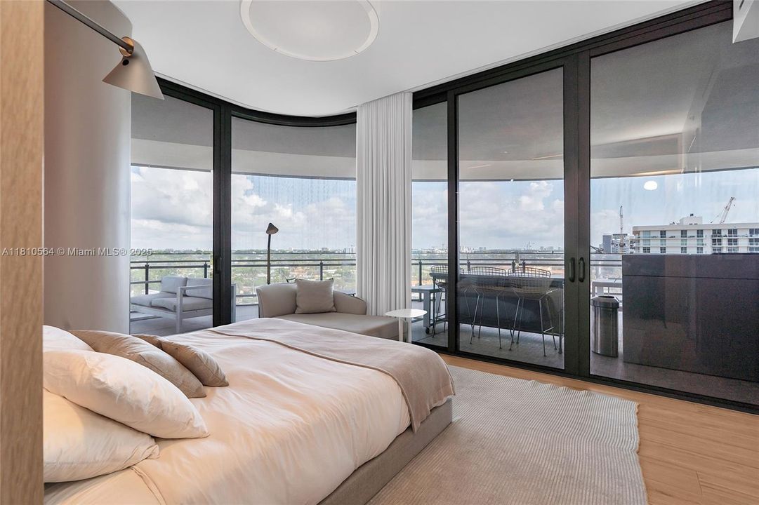 Recently Sold: $4,250,000 (2 beds, 2 baths, 1522 Square Feet)