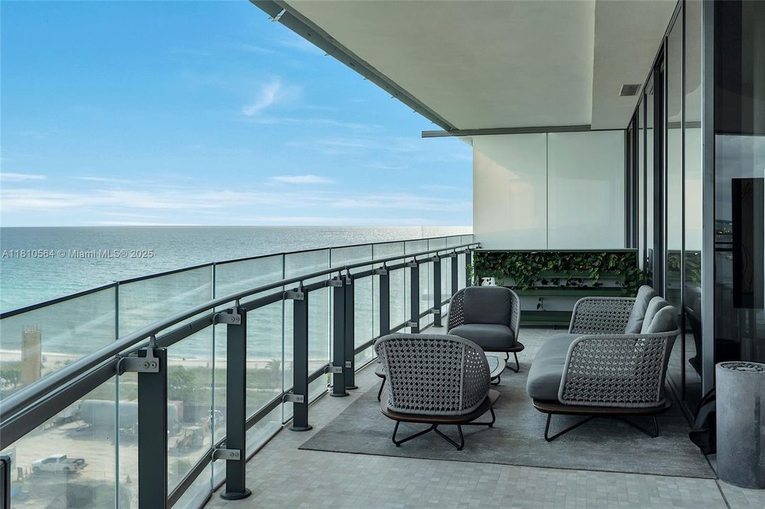 Recently Sold: $4,250,000 (2 beds, 2 baths, 1522 Square Feet)