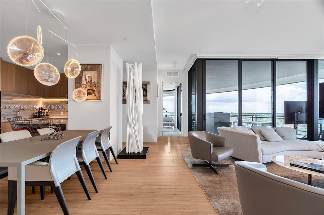 Recently Sold: $4,250,000 (2 beds, 2 baths, 1522 Square Feet)