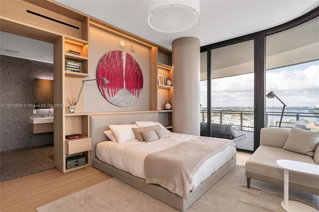 Recently Sold: $4,250,000 (2 beds, 2 baths, 1522 Square Feet)