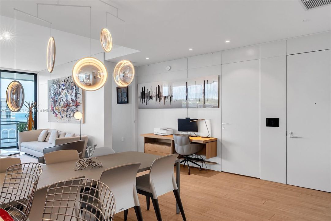 Recently Sold: $4,250,000 (2 beds, 2 baths, 1522 Square Feet)