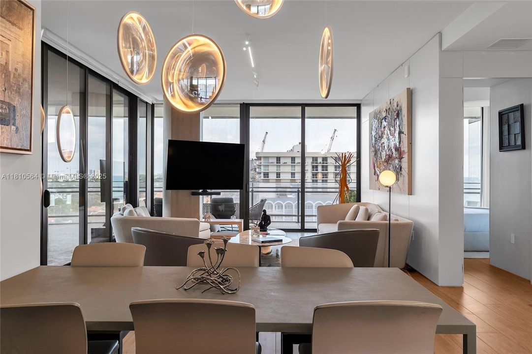 Recently Sold: $4,250,000 (2 beds, 2 baths, 1522 Square Feet)