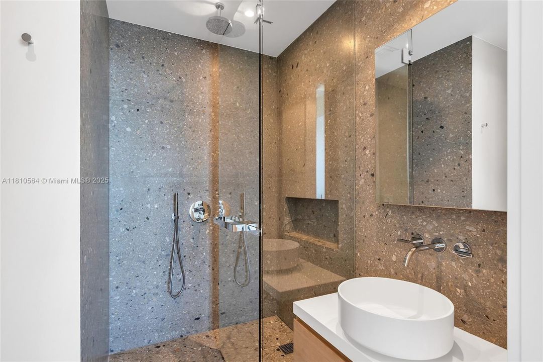 Recently Sold: $4,250,000 (2 beds, 2 baths, 1522 Square Feet)