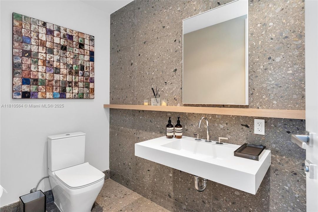 Recently Sold: $4,250,000 (2 beds, 2 baths, 1522 Square Feet)