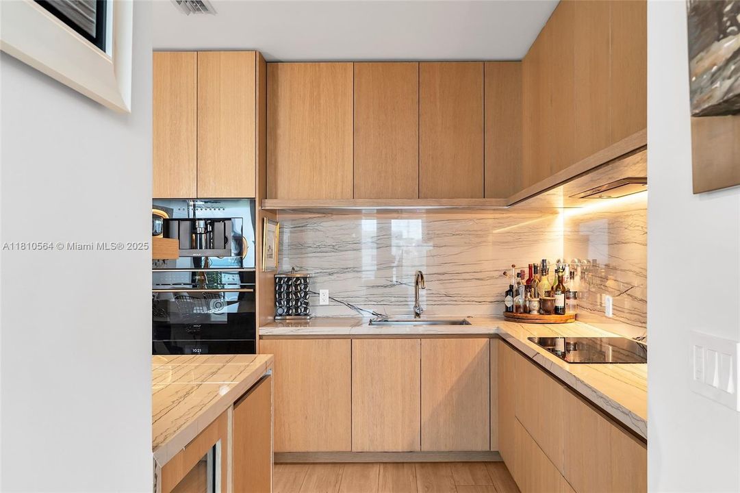 Recently Sold: $4,250,000 (2 beds, 2 baths, 1522 Square Feet)