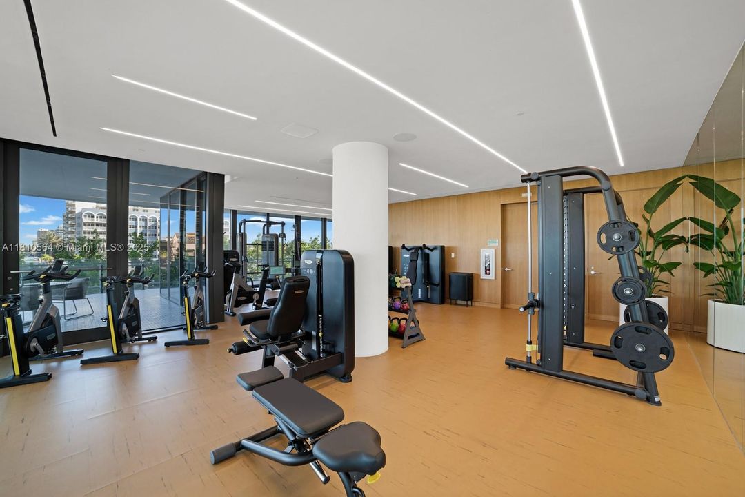 Recently Sold: $4,250,000 (2 beds, 2 baths, 1522 Square Feet)