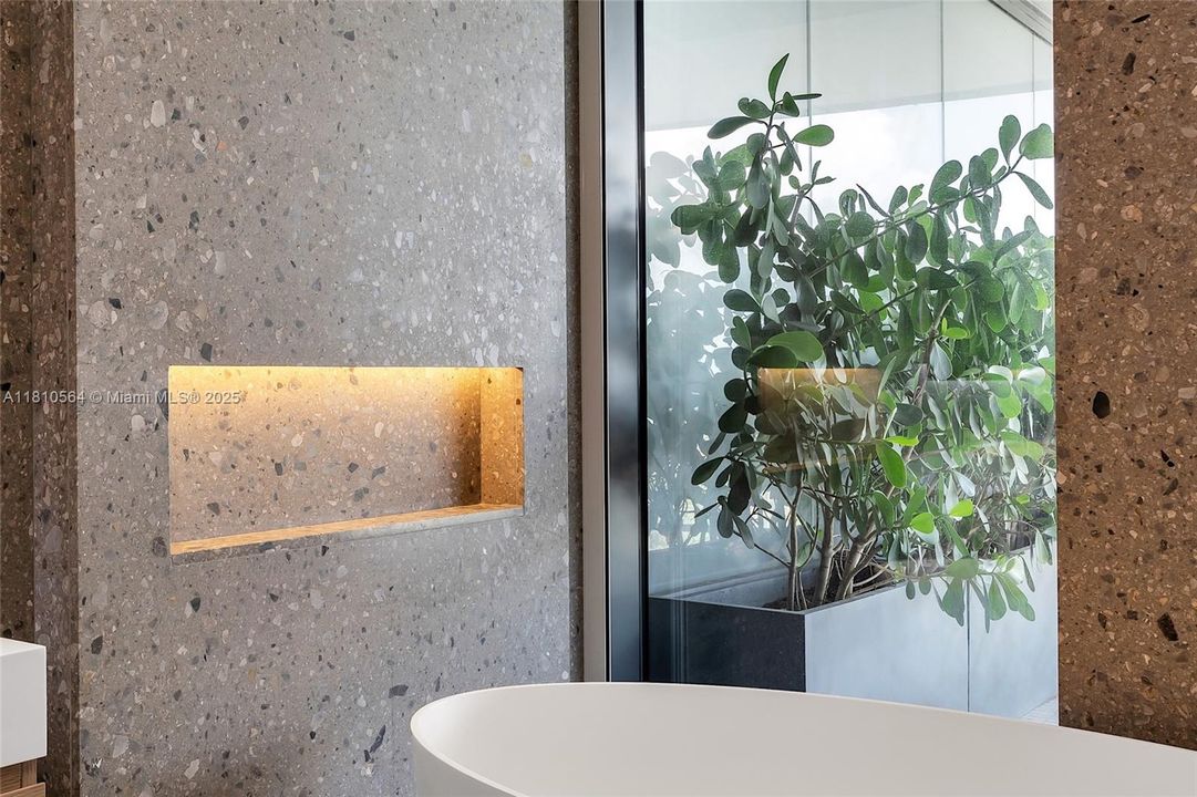 Recently Sold: $4,250,000 (2 beds, 2 baths, 1522 Square Feet)