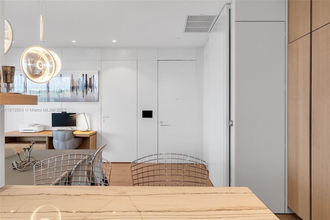 Recently Sold: $4,250,000 (2 beds, 2 baths, 1522 Square Feet)