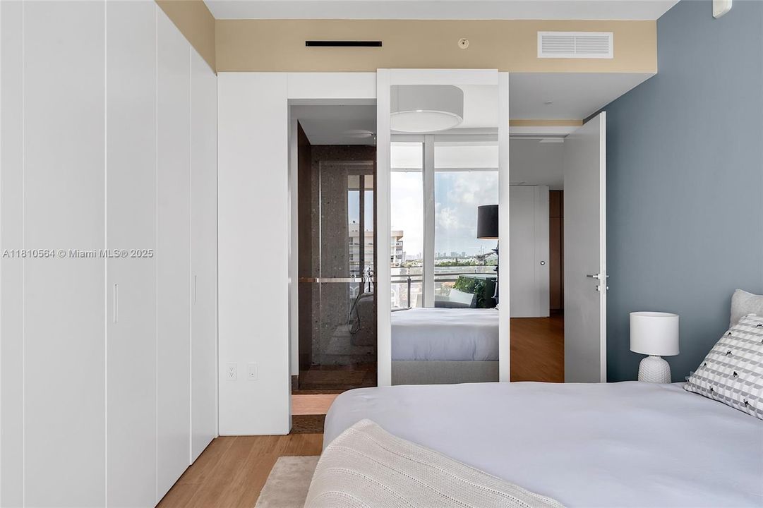 Recently Sold: $4,250,000 (2 beds, 2 baths, 1522 Square Feet)